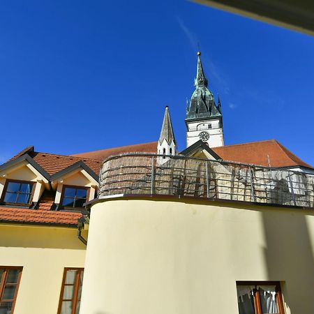 Apartmany Na Namesti 85 Jindrichuv Hradec Bilik gambar