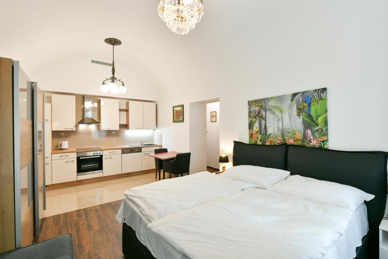 Apartmany Na Namesti 85 Jindrichuv Hradec Luaran gambar
