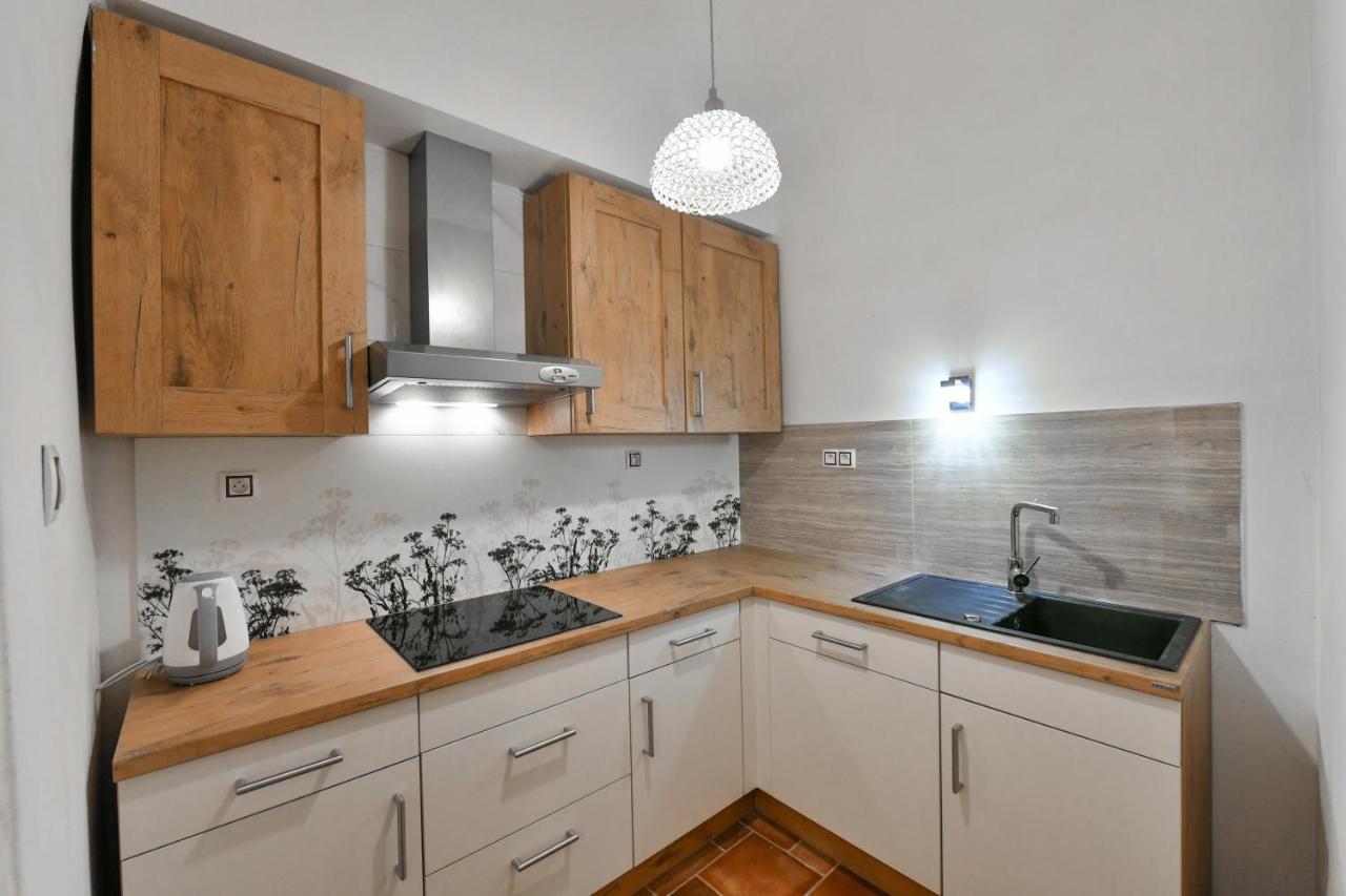 Apartmany Na Namesti 85 Jindrichuv Hradec Luaran gambar
