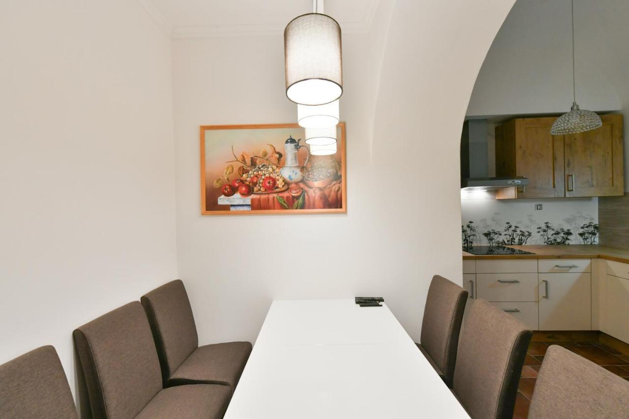Apartmany Na Namesti 85 Jindrichuv Hradec Luaran gambar