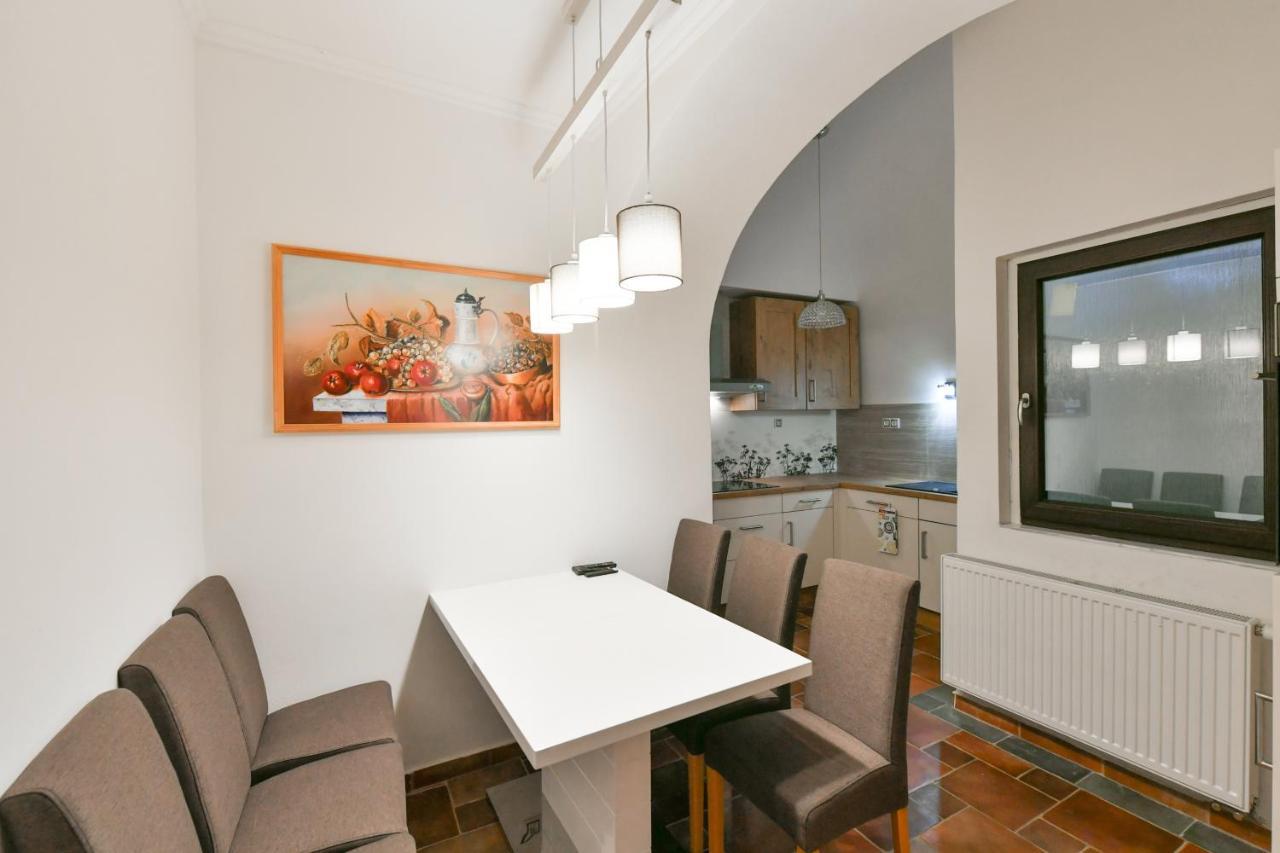 Apartmany Na Namesti 85 Jindrichuv Hradec Luaran gambar