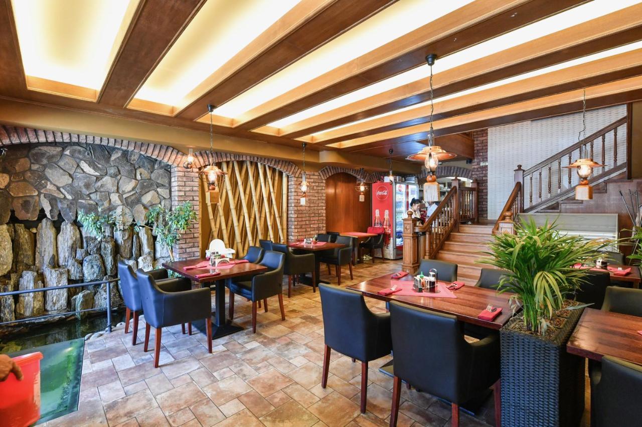 Apartmany Na Namesti 85 Jindrichuv Hradec Luaran gambar